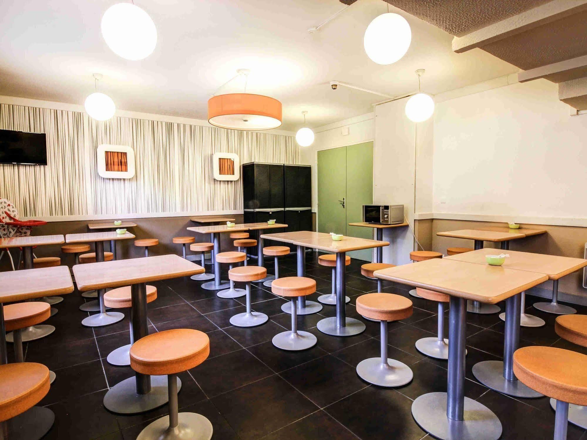 Ibis Budget Châteaudun Екстериор снимка