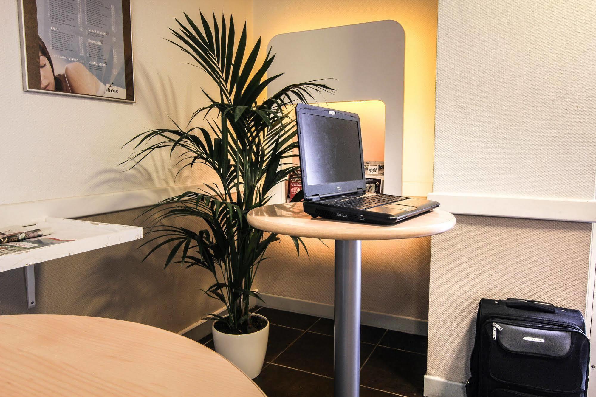 Ibis Budget Châteaudun Екстериор снимка